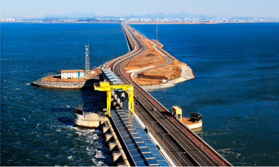 跨海桥梁与道路基础设施